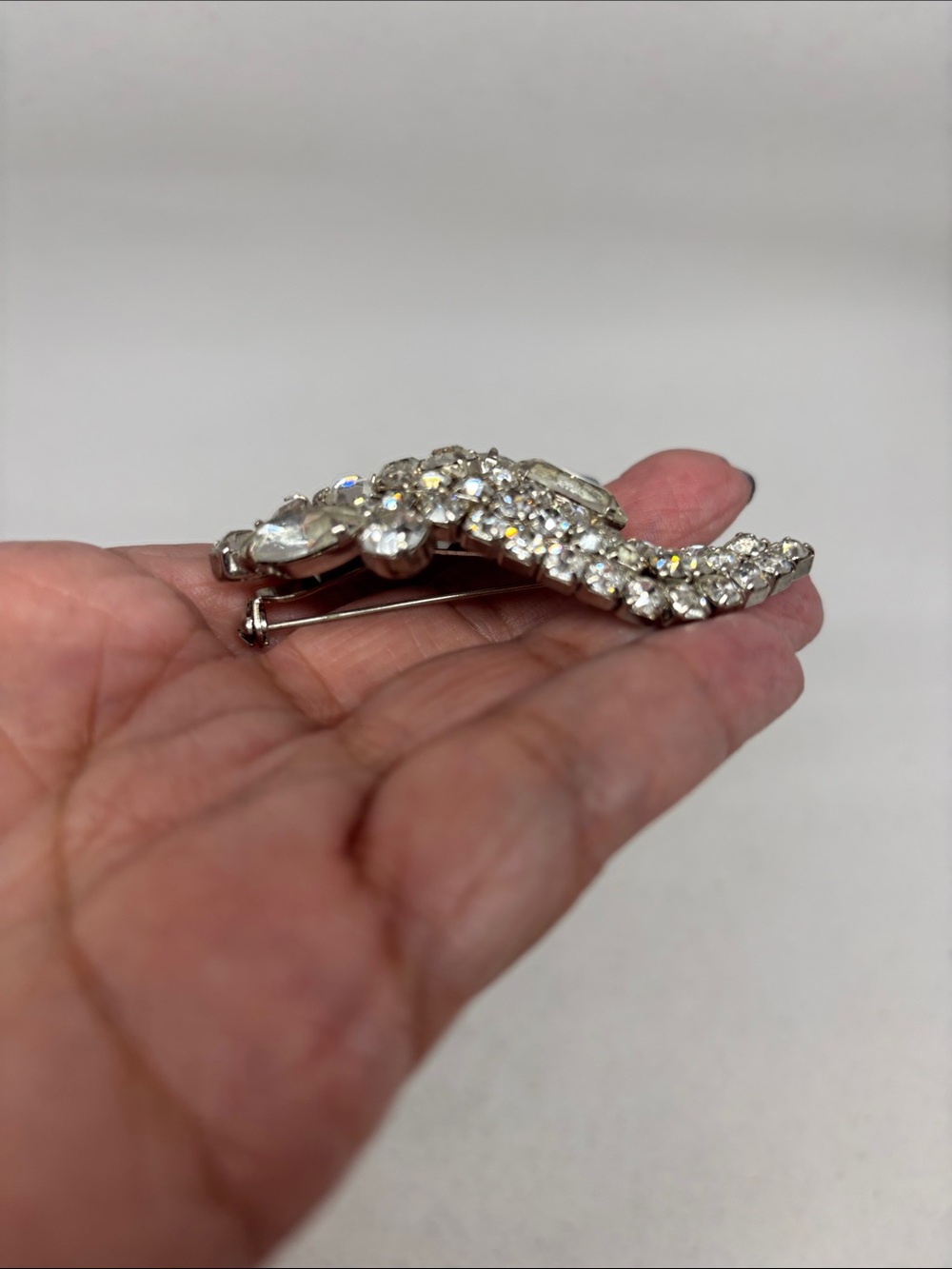 Beautiful Vintage Rhinestone Brooch - Picture 5 of 13